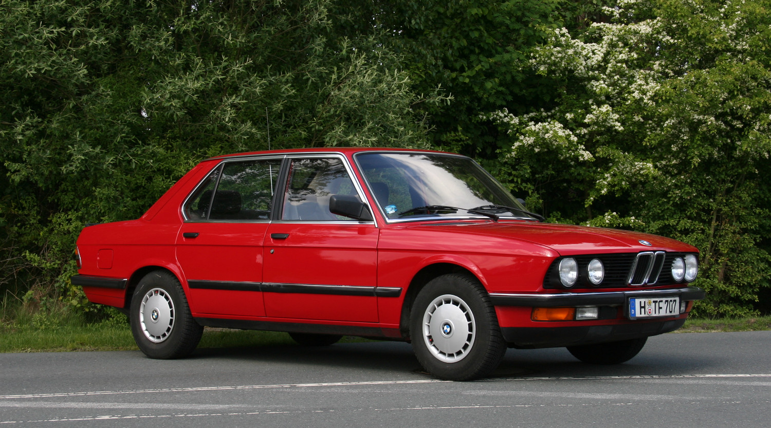 BMW 520iA, schräg vorn